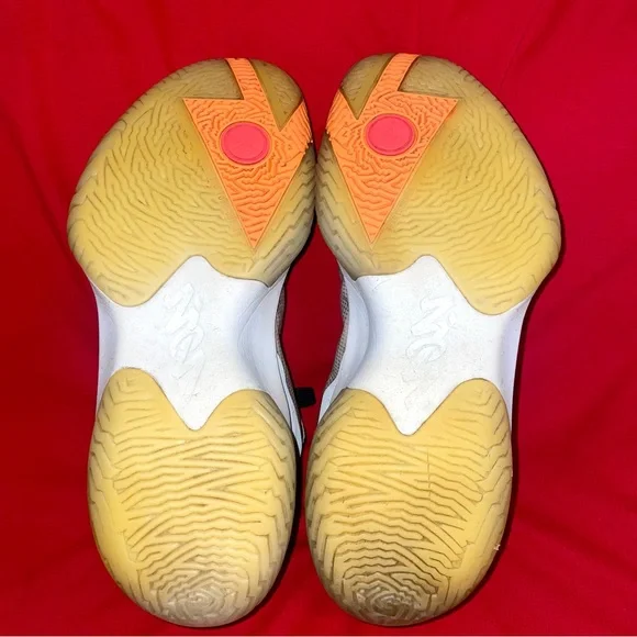 Jordan Zion 1 ‘Light Smoke Gray’ (10.5) - Picture 6 of 6